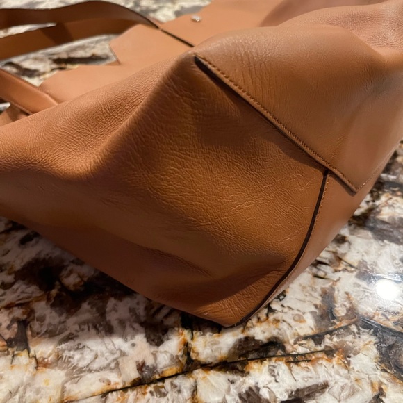 Vince Tote - Picture 4 of 5